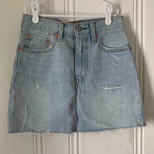 Light wash levis denim skirt